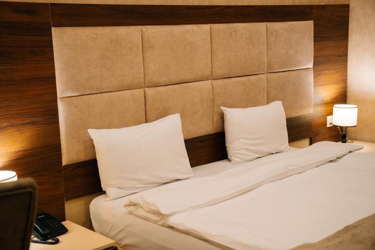 The Clocktower Hotel Baku Exterior photo