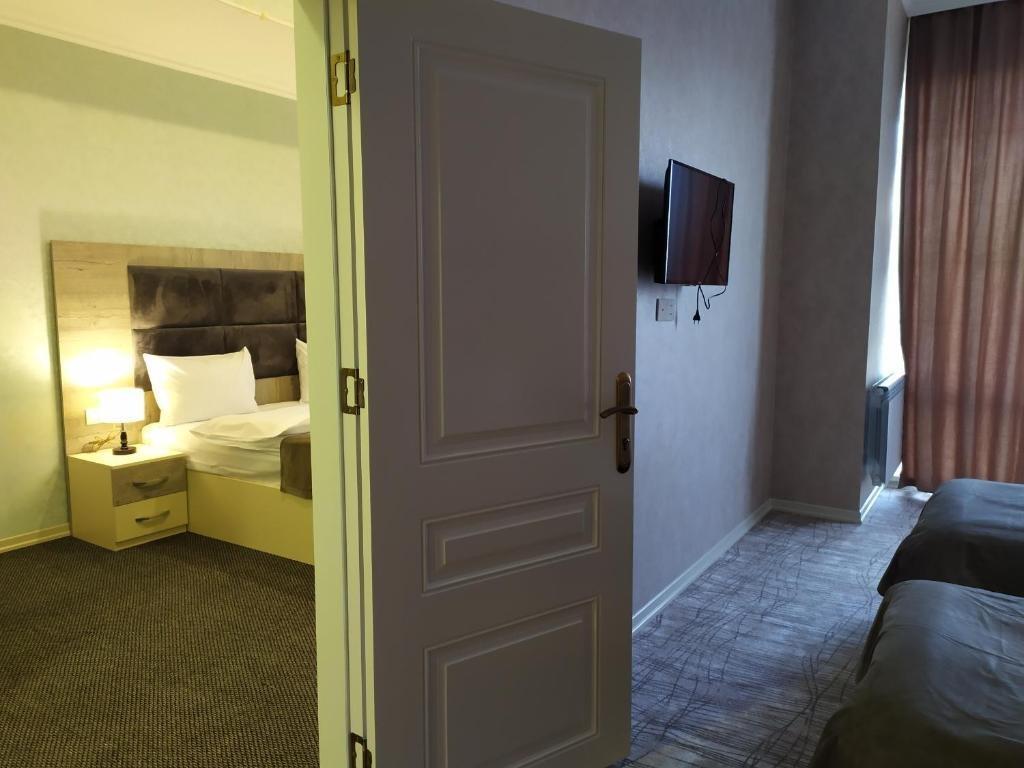 The Clocktower Hotel Baku Exterior photo